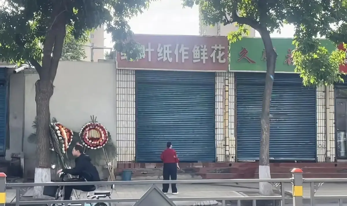 《原平纸作鲜花店门口监控视频》未删节完整版在线观看-原平纸作鲜花店门口监控视频1080P高清播放-免费无广告观看全集-百度云/夸克迅雷网盘下载