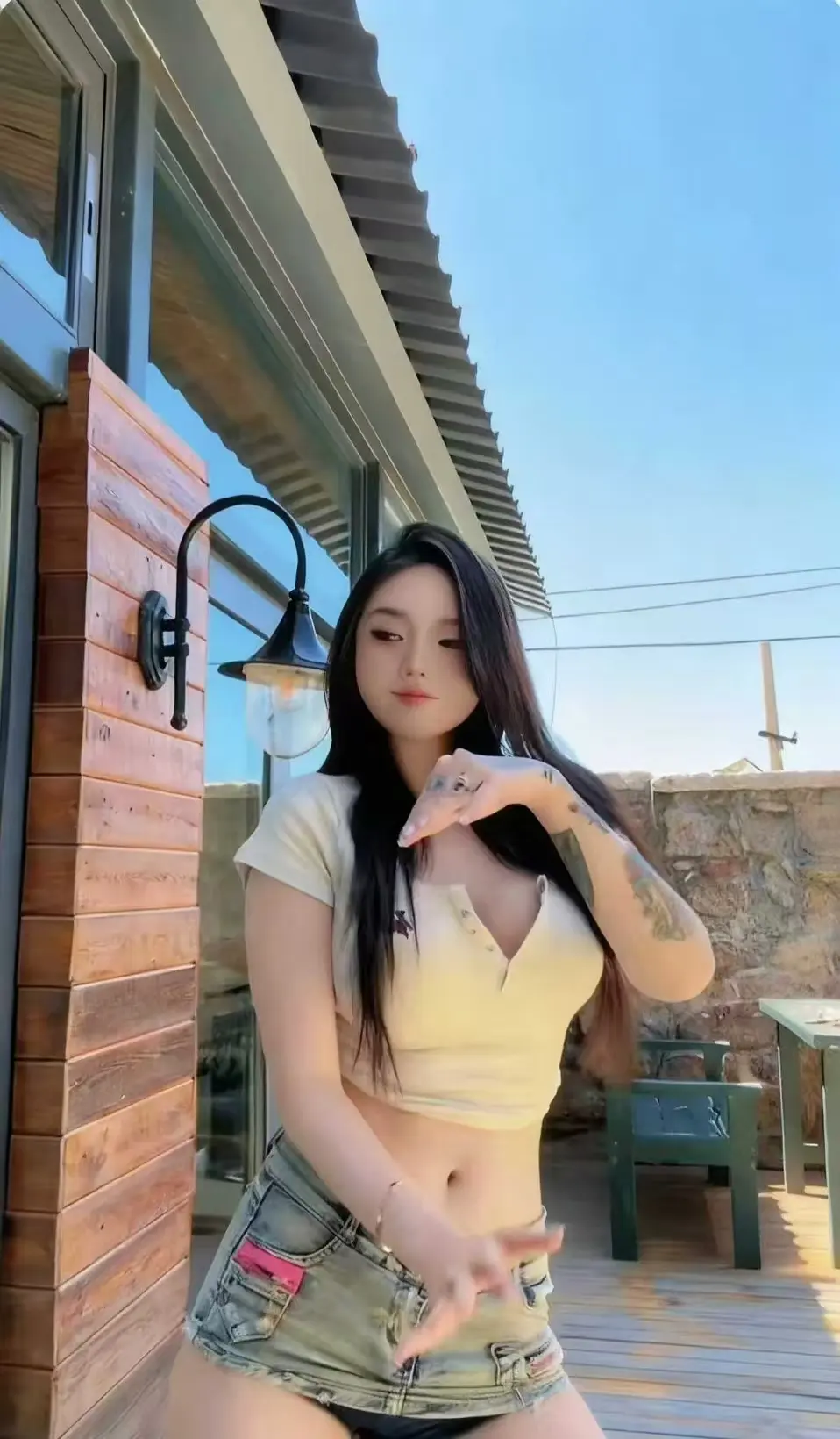 《Meena 成美男》高清全集资源免费在线看-中文版未删减版本强势来袭-网盘观看便捷备份存储无广告-一次看遍Meena成美男